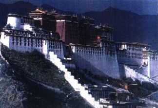 Дворецът Потала - традиционната зимна резиденция на водача на тибетския народ Далай Лама