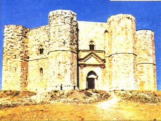 Замъкът крепост Кастел дел Монте в Италия
