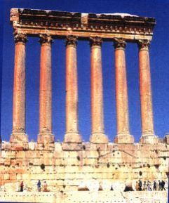 Храмът на Юпитер в Баалбек, Ливан, е построен от римляните, но основите му са положени в още по-древни времена. Храмът е стъпил върху колосални каменни блокове, някои от които тежат по над 800 тона. Учените не могат да обяснят мистерията как тези мегалити са транспортирани и подредени с акуратна точност