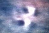 На фотографията е фиксиран моментът, в който неидентифициран обект, летящ в небето над Сидней, се разделя на две части