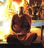 Медитиращ тибетски монах